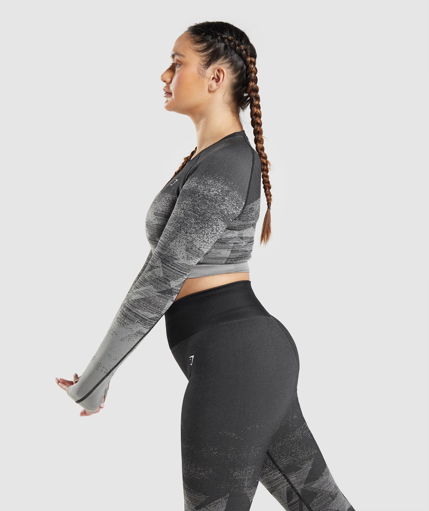 GYMSHARK ombre crop tops ar garām piedurknēm pelēks