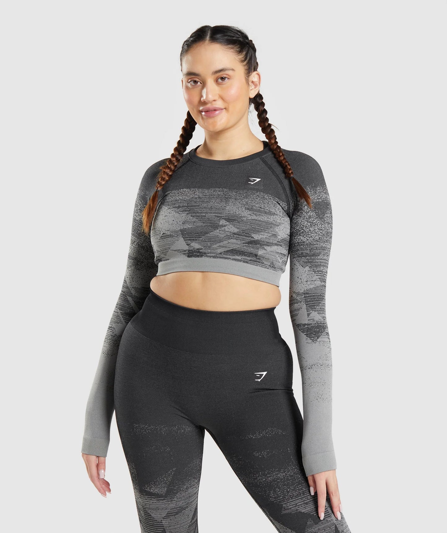 GYMSHARK ombre crop tops ar garām piedurknēm pelēks